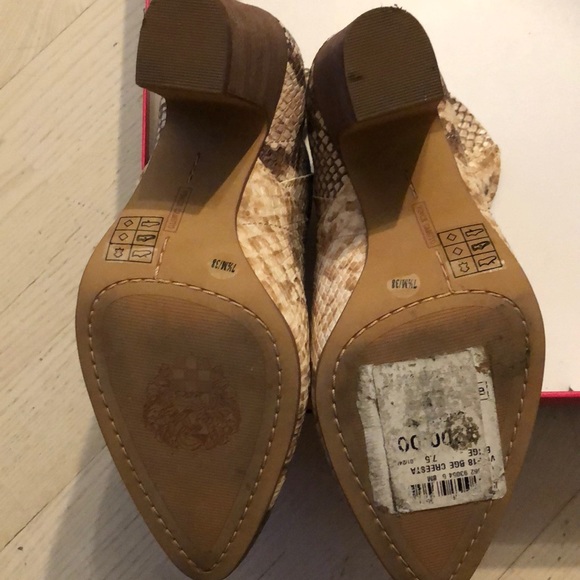 VINCE CAMUTO “Creestal” leather booties - Picture 3 of 4